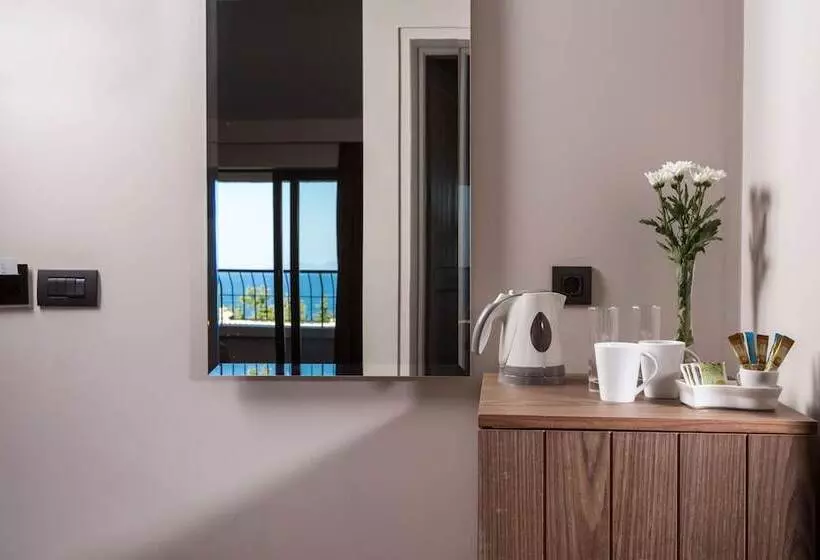 بانگلوی استاندارد با چشم‌انداز دریا, Aeolos Beach Resort
