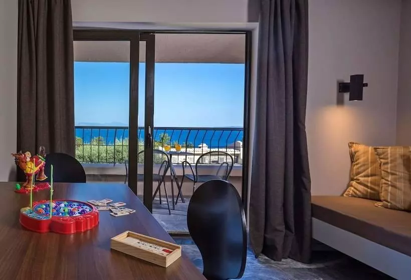 سوئیت خانواده 2 خوابه, Aeolos Beach Resort