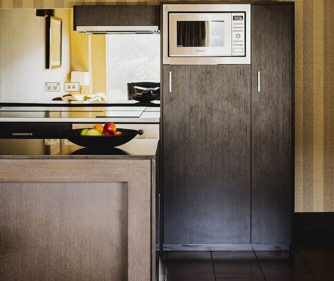 プレミアムスイート, Bolton