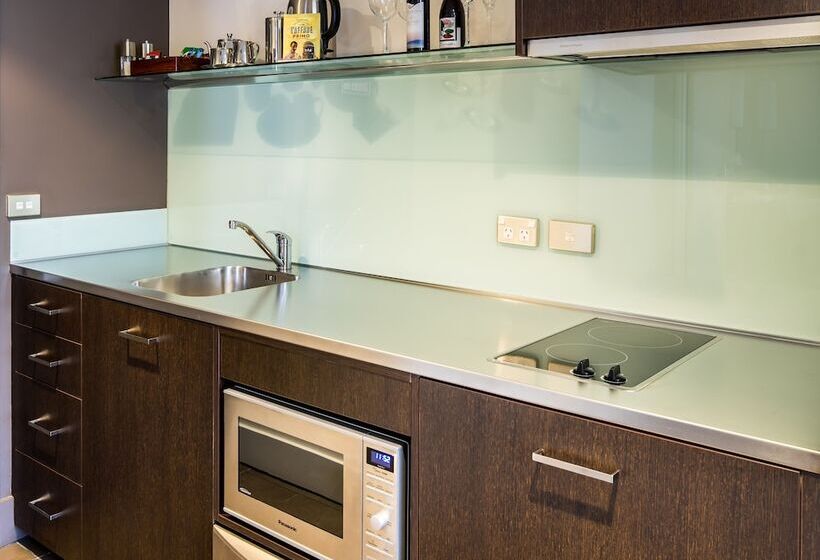 プレミアムスタジオ, Bolton