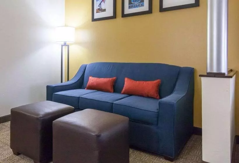 Sviitti, Comfort Suites Central I 44