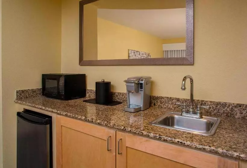 キングサイズベッドのスイートルーム, Courtyard By Marriott Sandestin At Grand Boulevard