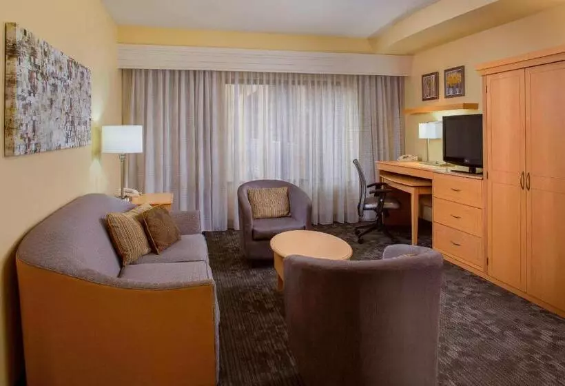 キングサイズベッドのスイートルーム, Courtyard By Marriott Sandestin At Grand Boulevard