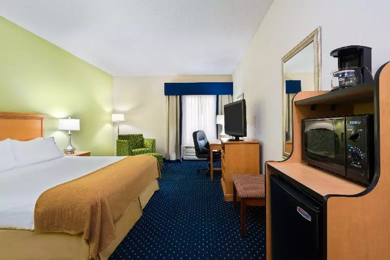 キングサイズベッドのスタンダードルーム, Holiday Inn Express Ashland, An Ihg