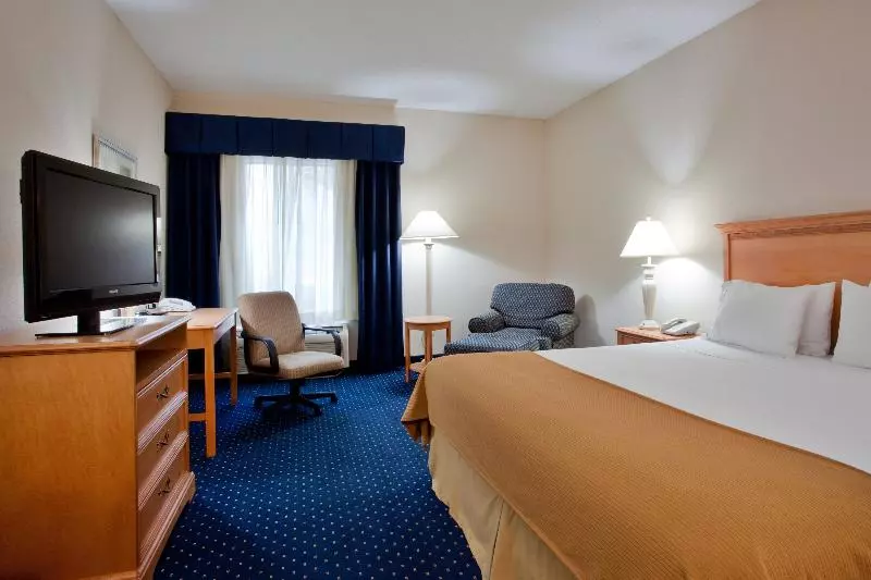 キングサイズベッドのスイートルーム, Holiday Inn Express Ashland, An Ihg