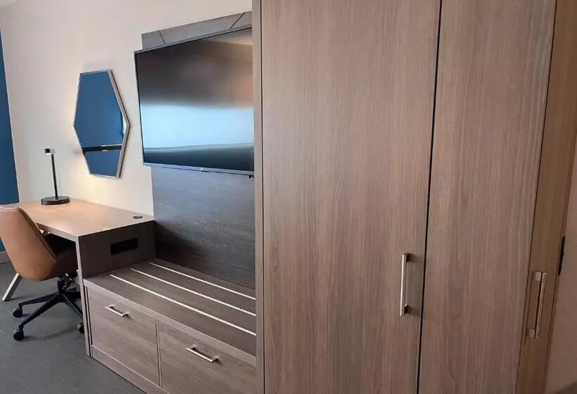 اتاق استاندارد با تخت بزرگ, Holiday Inn Express Atlanta Airport   North By Ihg