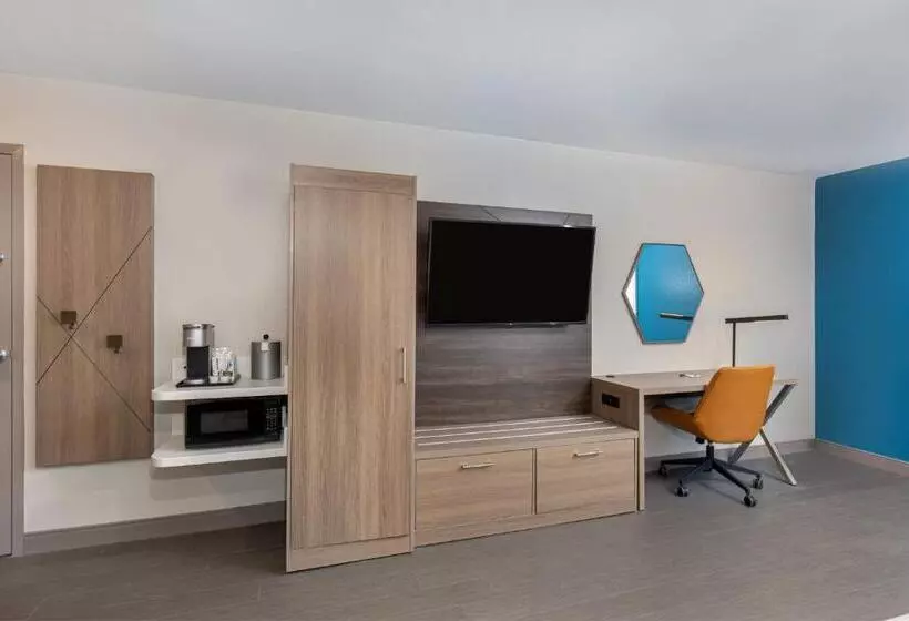 اتاق استاندارد با تخت بزرگ برای معلولان, Holiday Inn Express Atlanta Airport   North By Ihg