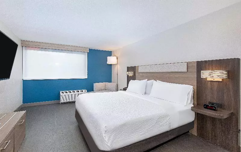 اتاق استاندارد با تخت بزرگ, Holiday Inn Express Atlanta Airport   North By Ihg