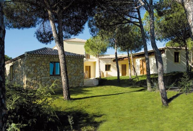 דירת חדר, Is Arenas Resort