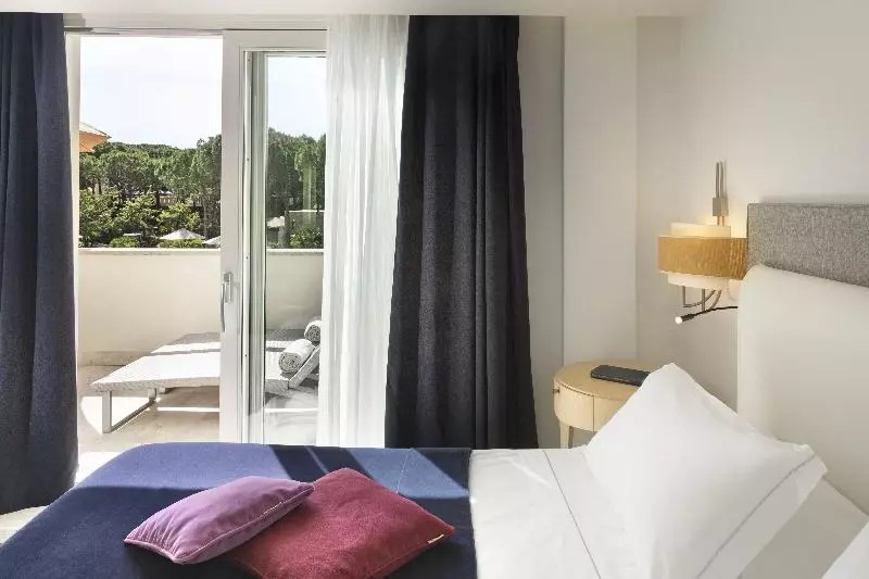 スーペリアールーム, Is Arenas Resort