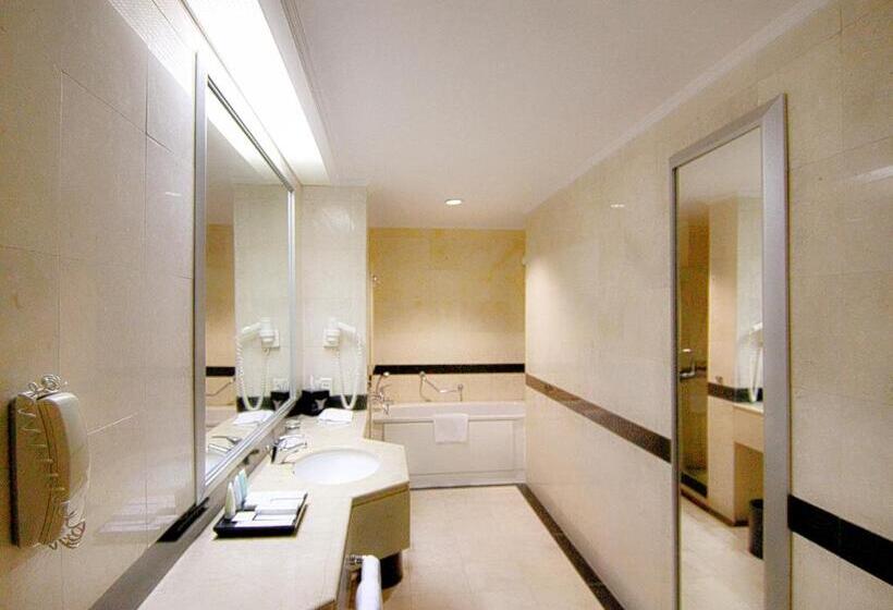 ジュニアスイート, Menara Peninsula