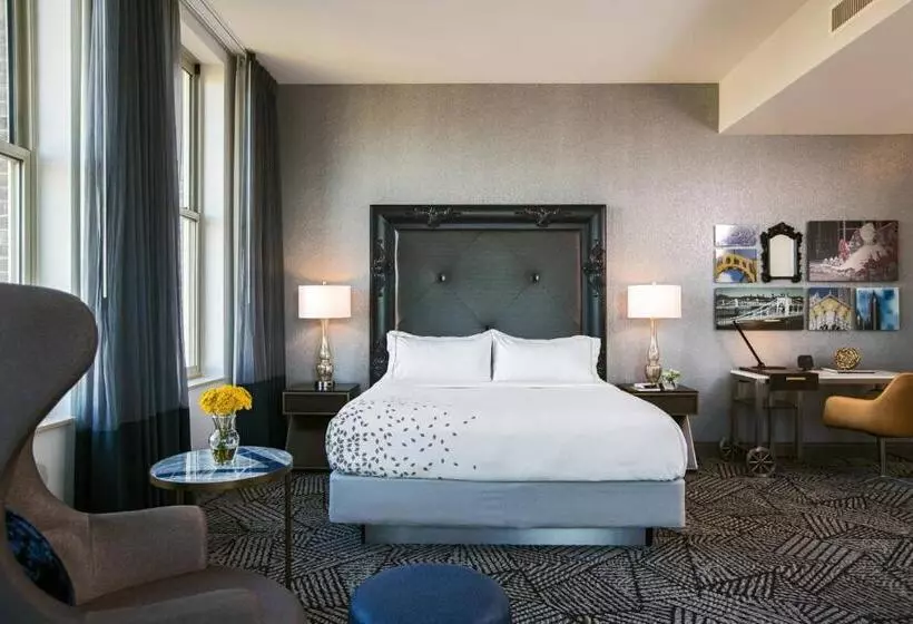 Club Room King Bed, Renaissance Pittsburgh