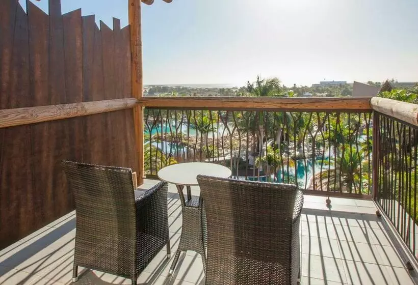 سوئیت سینیور, Lopesan Baobab Resort