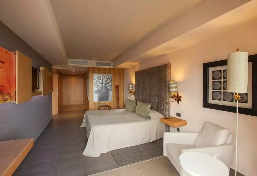 سوئیت سینیور, Lopesan Baobab Resort