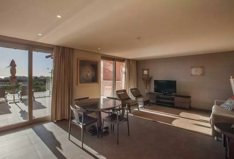 سوئیت سینیور, Lopesan Baobab Resort