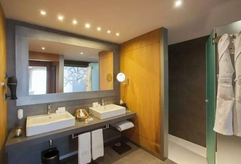 سوئیت سینیور, Lopesan Baobab Resort