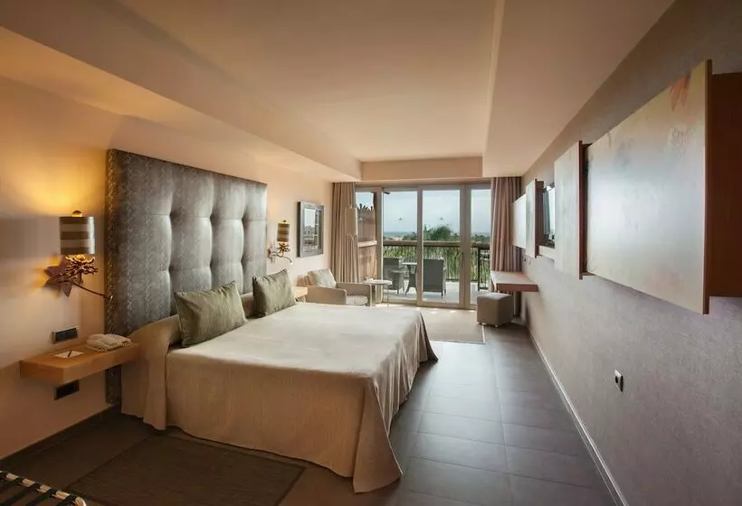 سوئیت سینیور, Lopesan Baobab Resort