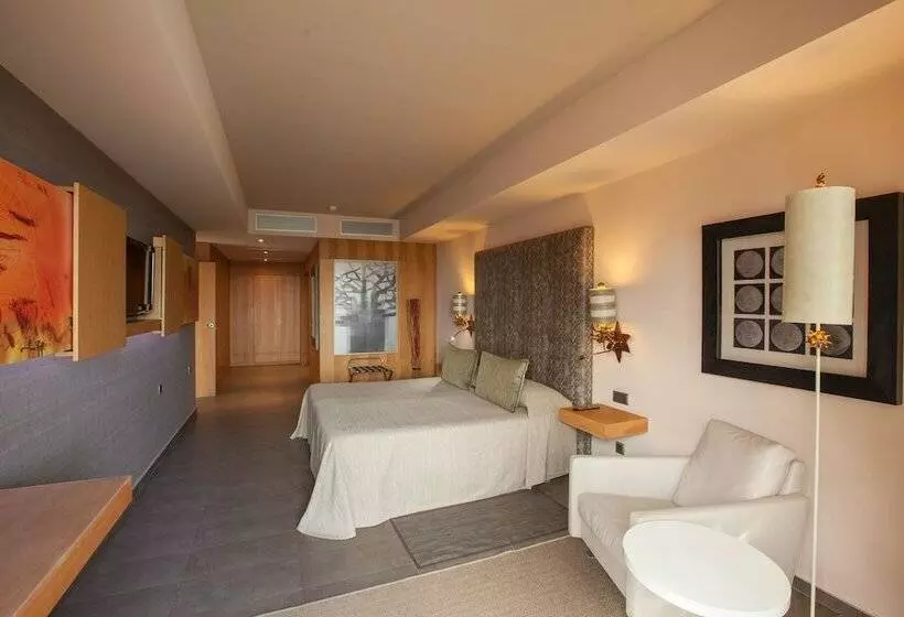 سوئیت سینیور, Lopesan Baobab Resort