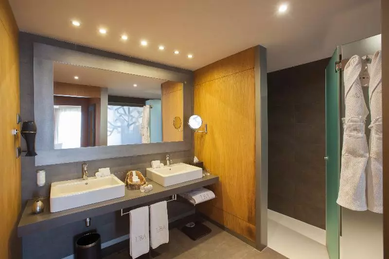 سوییت جونیور, Lopesan Baobab Resort