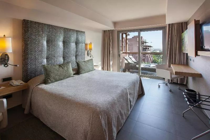 سوییت جونیور, Lopesan Baobab Resort