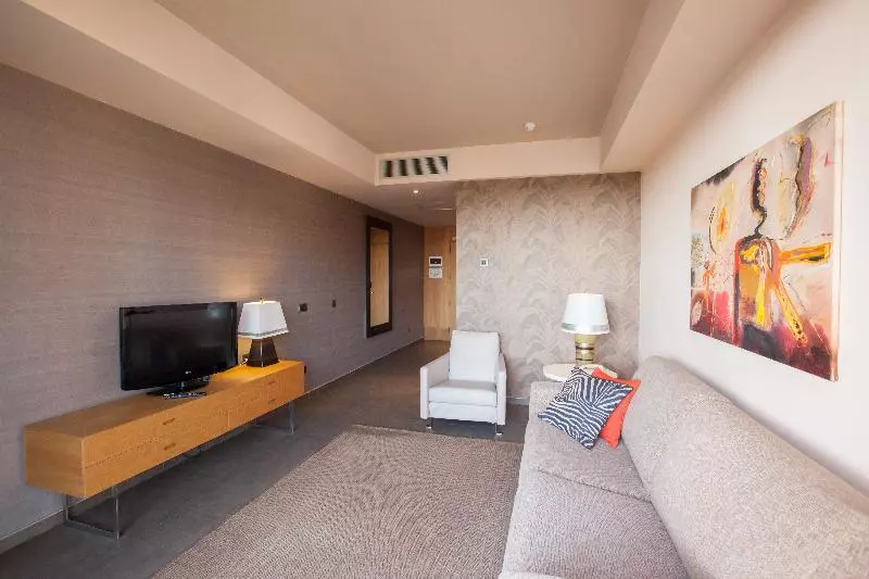 سوییت جونیور, Lopesan Baobab Resort