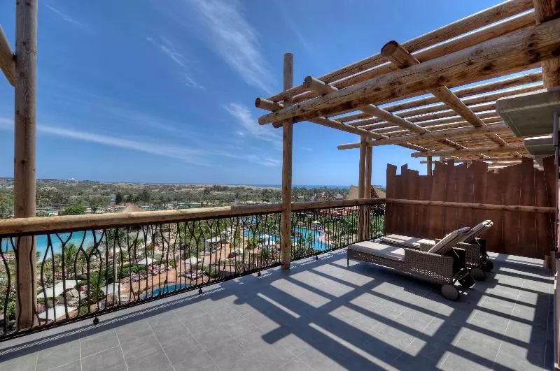 سوییت جونیور, Lopesan Baobab Resort