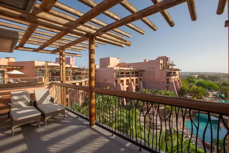 سوییت جونیور, Lopesan Baobab Resort