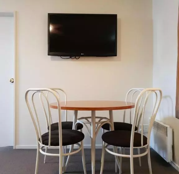 آپارتمان 2 خوابه, Rosewood Court Motel
