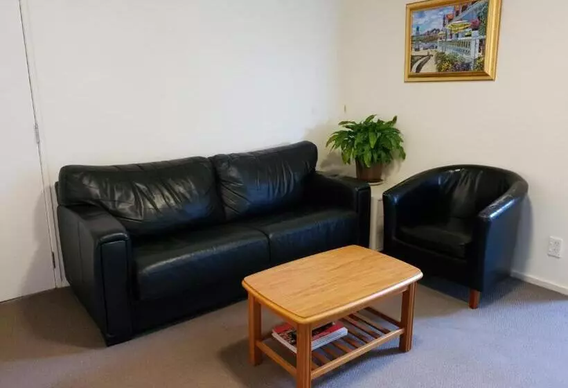 آپارتمان 2 خوابه, Rosewood Court Motel