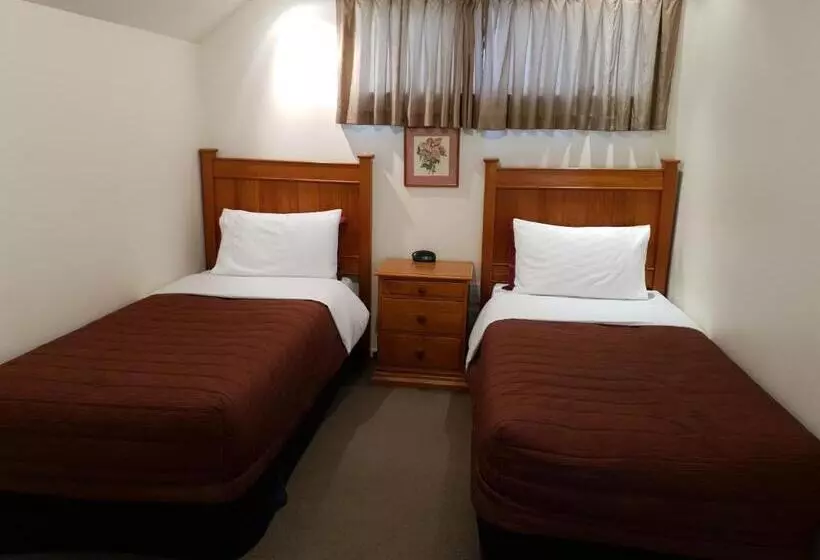 آپارتمان 2 خوابه, Rosewood Court Motel