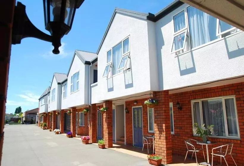 استودیوی استاندارد, Rosewood Court Motel
