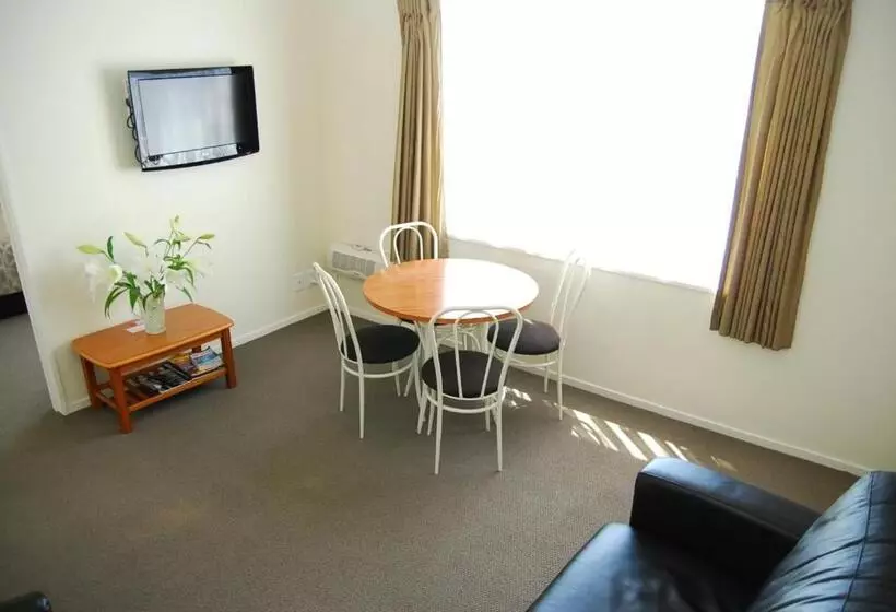 آپارتمان 2 خوابه, Rosewood Court Motel