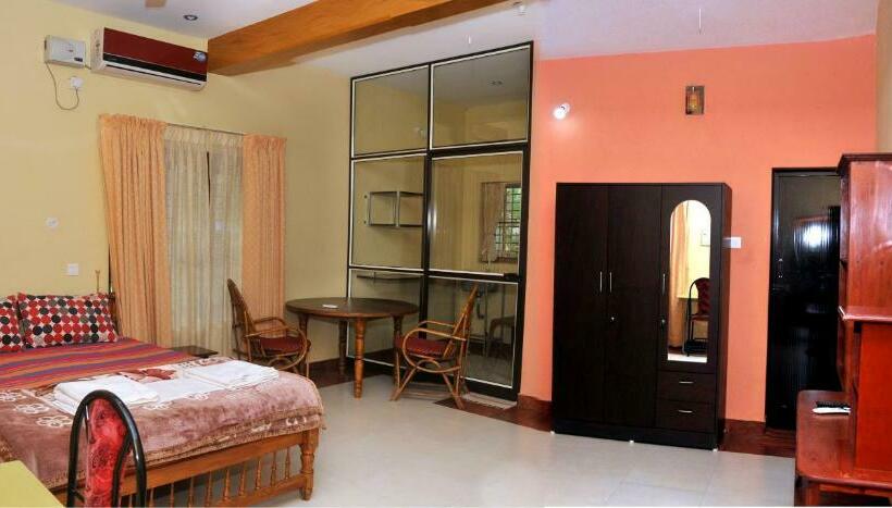 اتاق لوکس, Karthika Plaza Resort Pvt Ltd