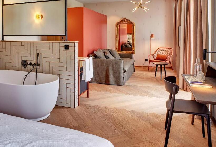 Suite with lake view, Restaurant Seehof