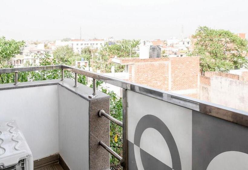 带景观的三人标准房间, Collection O Hotel Day & Night