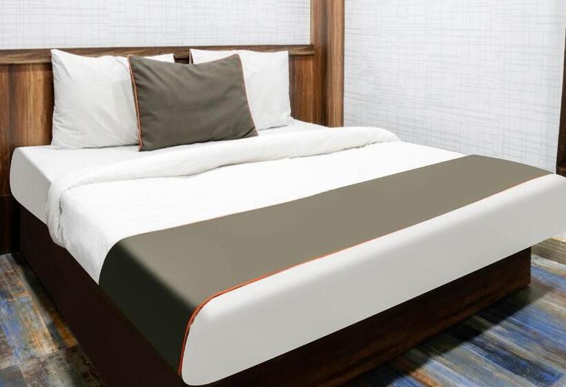 豪华三人间, Collection O Hotel Day & Night