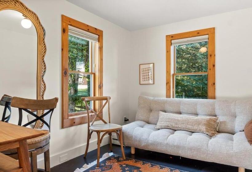 标准间, Callicoon Hills