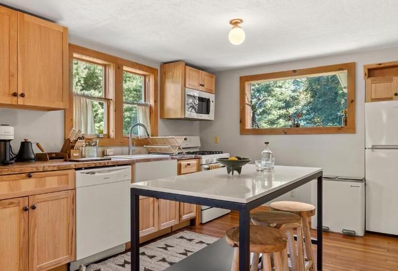 标准间, Callicoon Hills