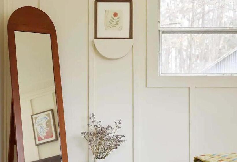 带大床的标准间, Callicoon Hills