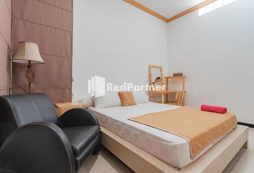 Номер Deluxe, Langkar Guest House Syariah Mitra Reddoorz