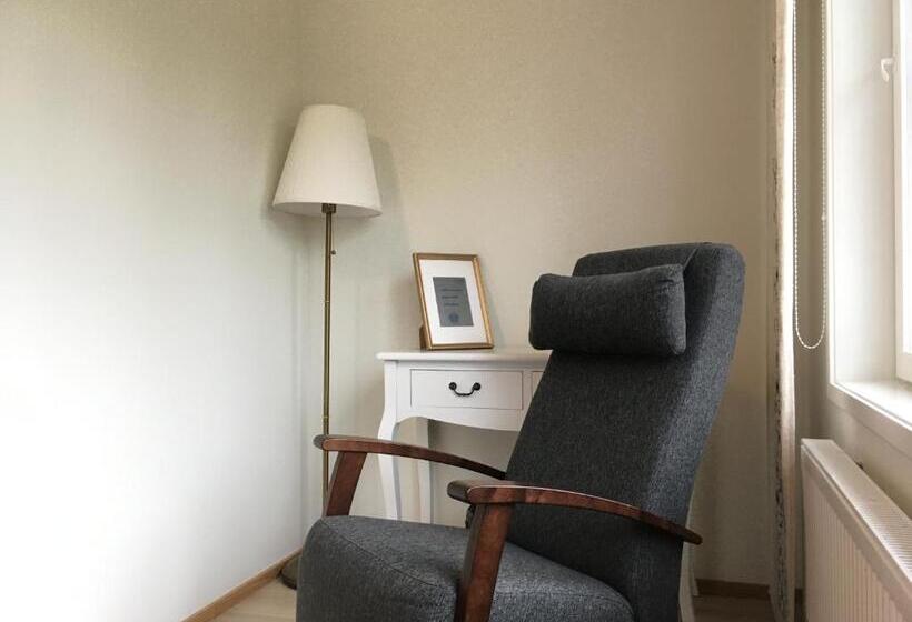 غرفة قياسية, L Gullvivan