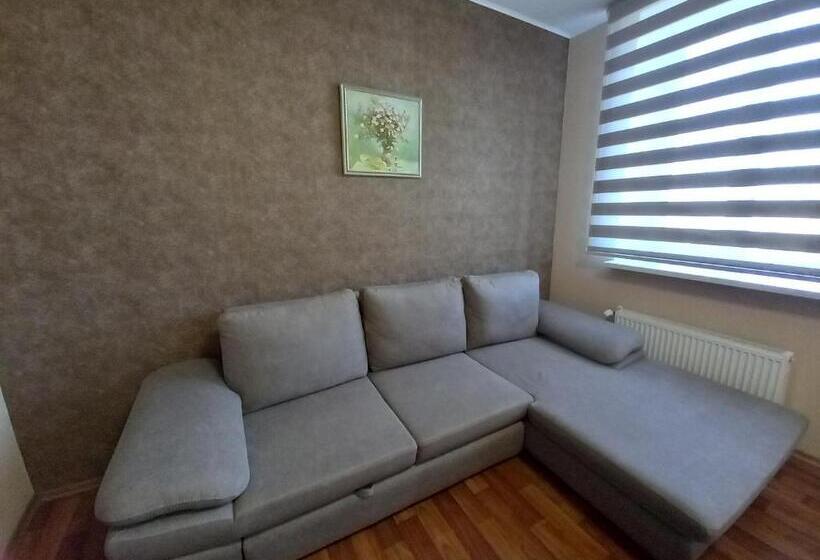 استودیوی لوکس, Prometey