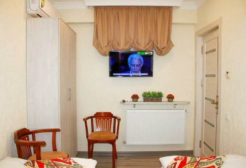 Habitació Estàndard Bany Compartit, Taht