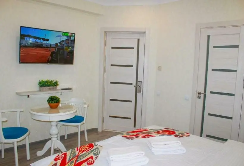 Habitació Deluxe, Taht