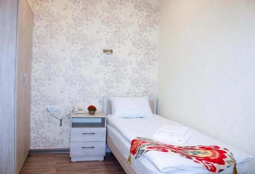 Habitación Estàndard Individual, Taht