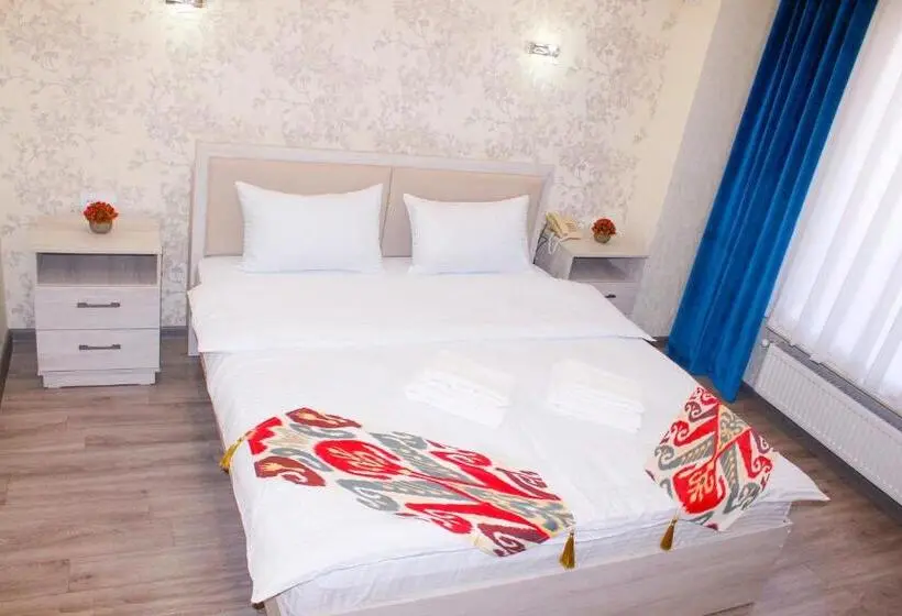 Habitació Deluxe, Taht