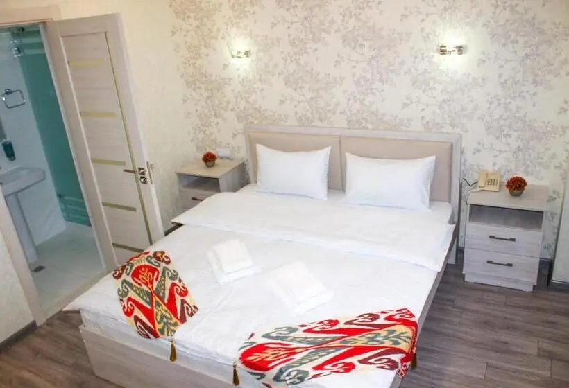 Habitació Deluxe, Taht