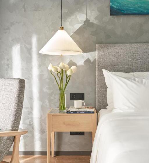 اتاق لوکس با چشمانداز دریا, The Secret Con Dao