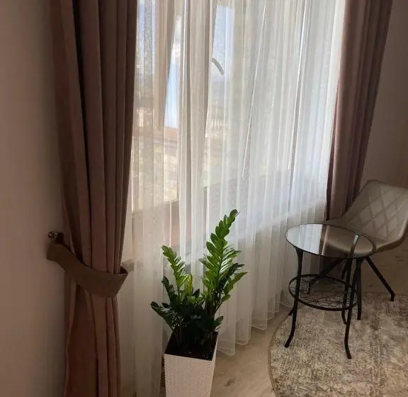 Deluxe Zimmer, Vershyna