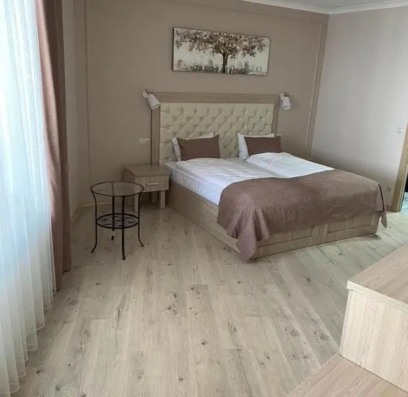 Deluxe Zimmer, Vershyna